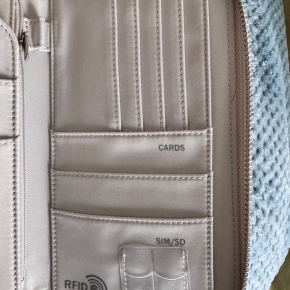 Stylish & Functional Travel Wallet / Wristlet - Picture 6 of 10